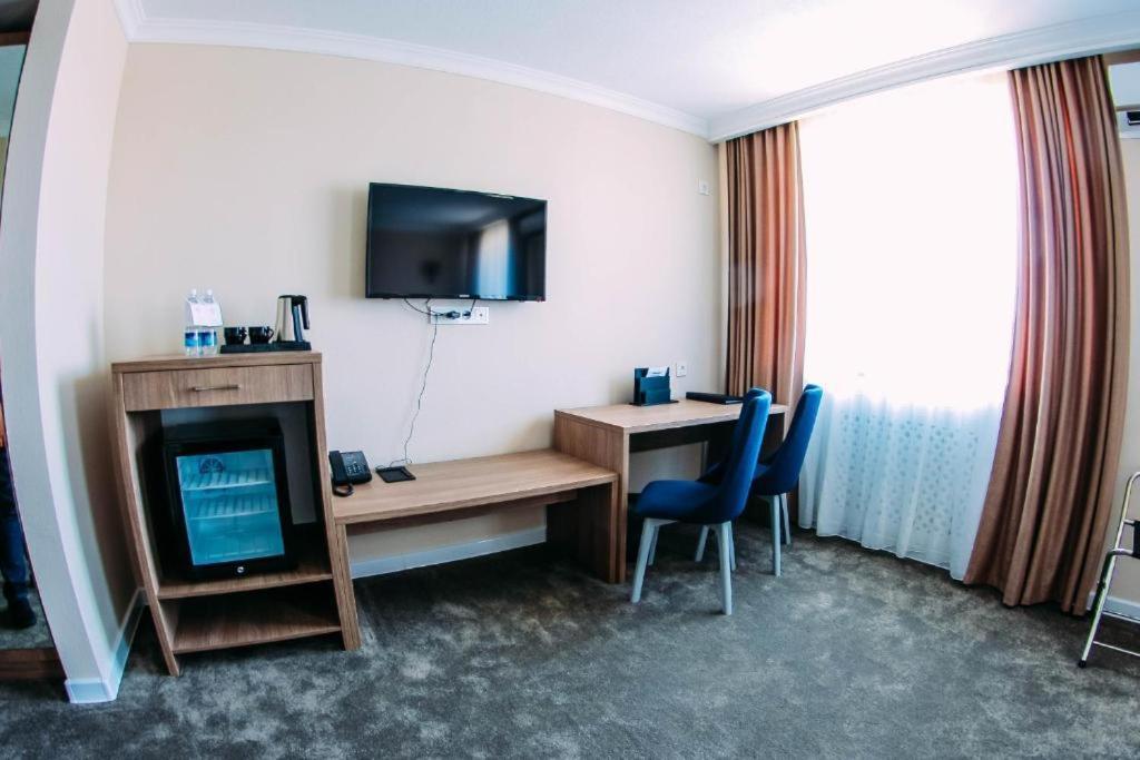 Osh Grand Hotel Chavo Esterno foto