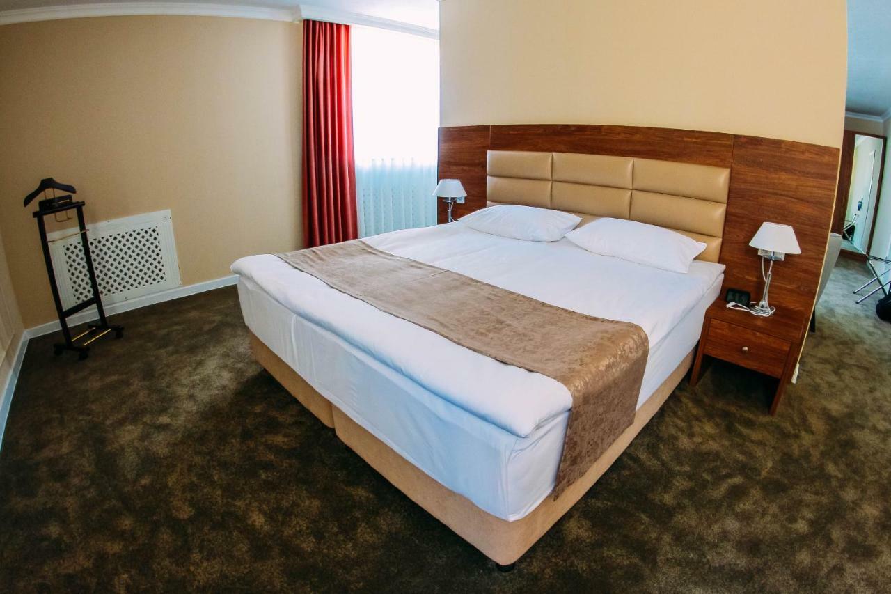 Osh Grand Hotel Chavo Esterno foto